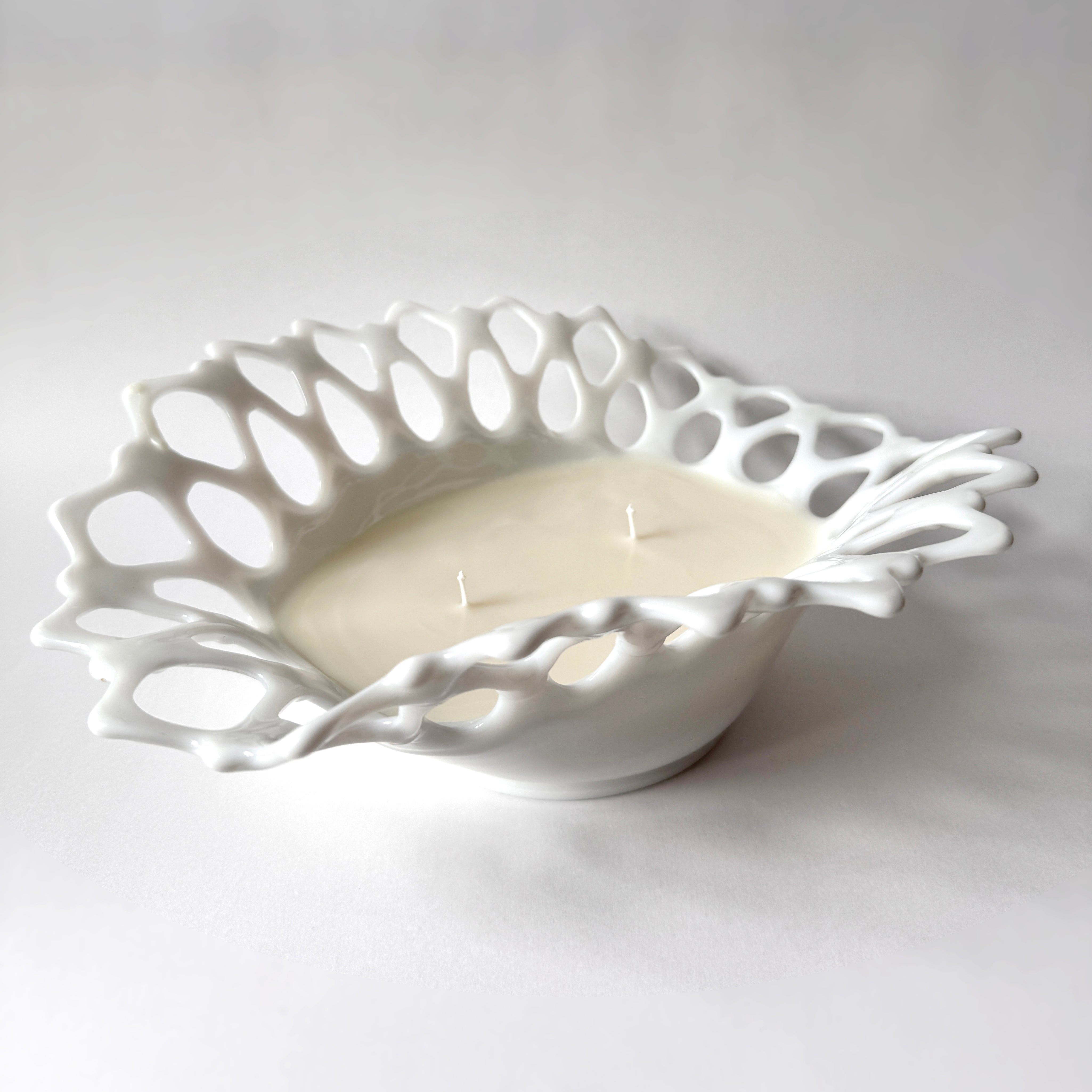 Doric Lace Statement Candle