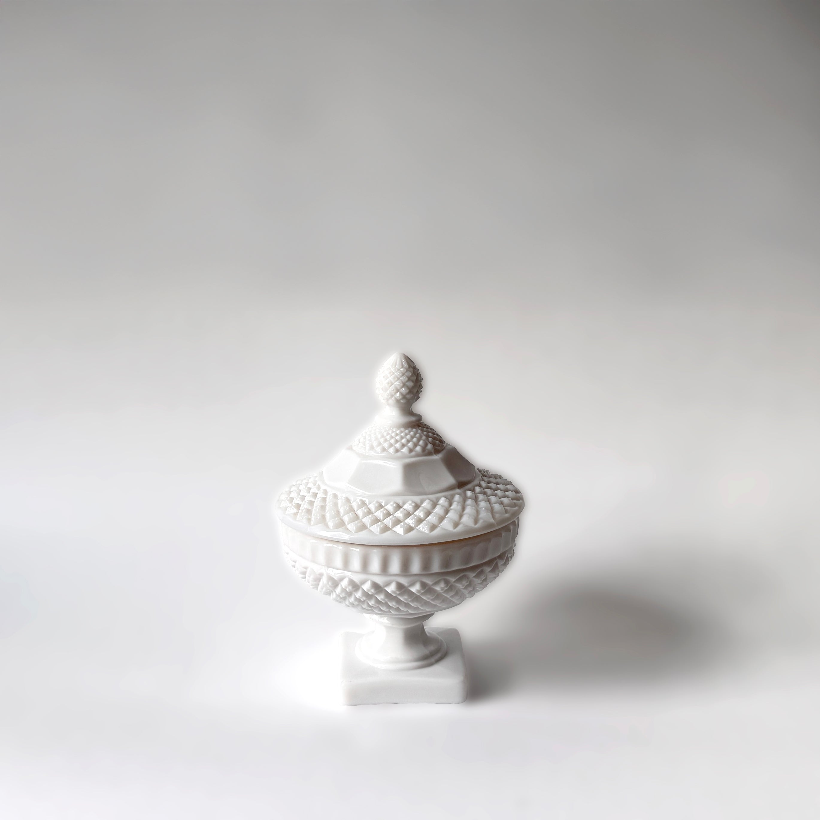 Diamond Hobnail Pedestal Urn