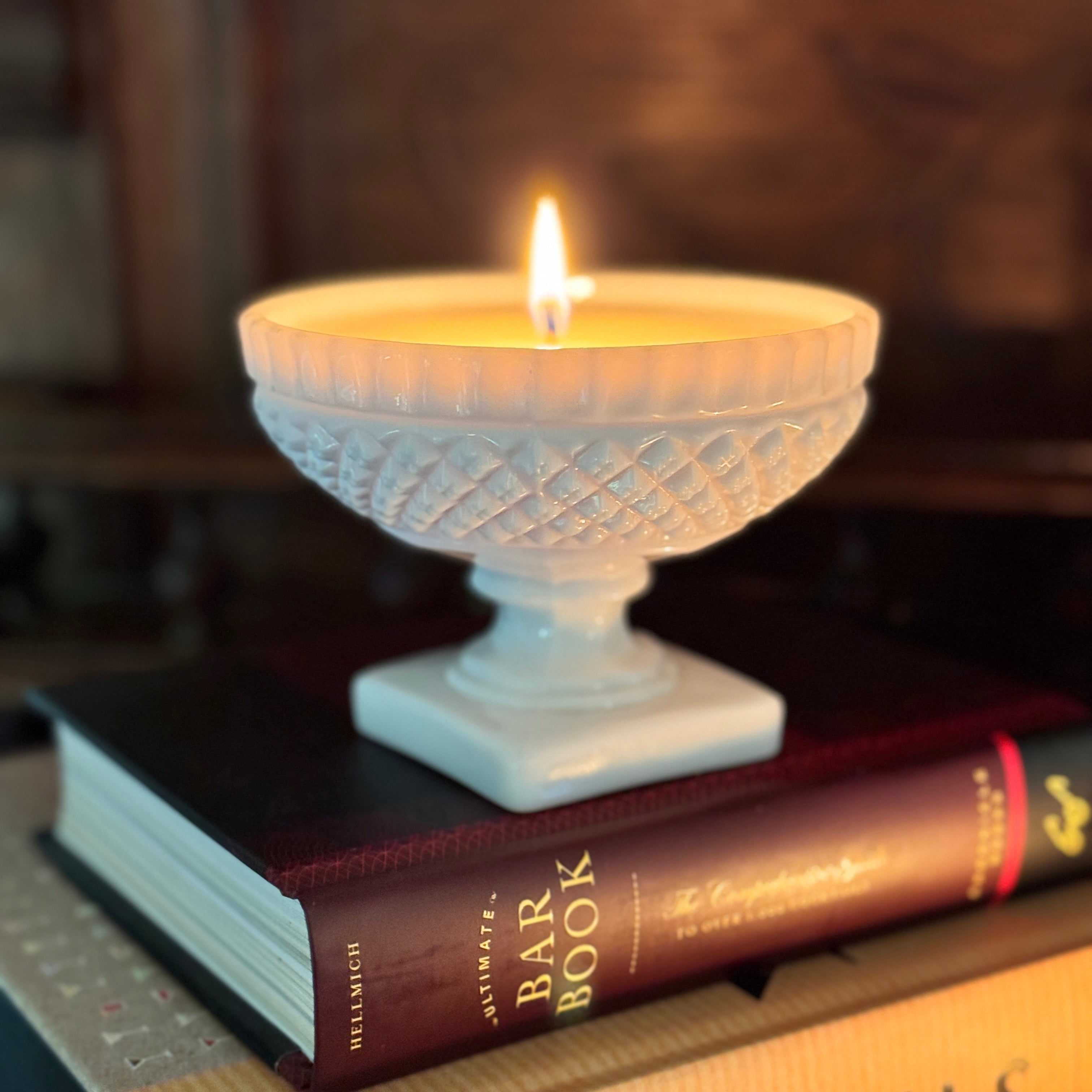 Diamond Hobnail Pedestal Urn