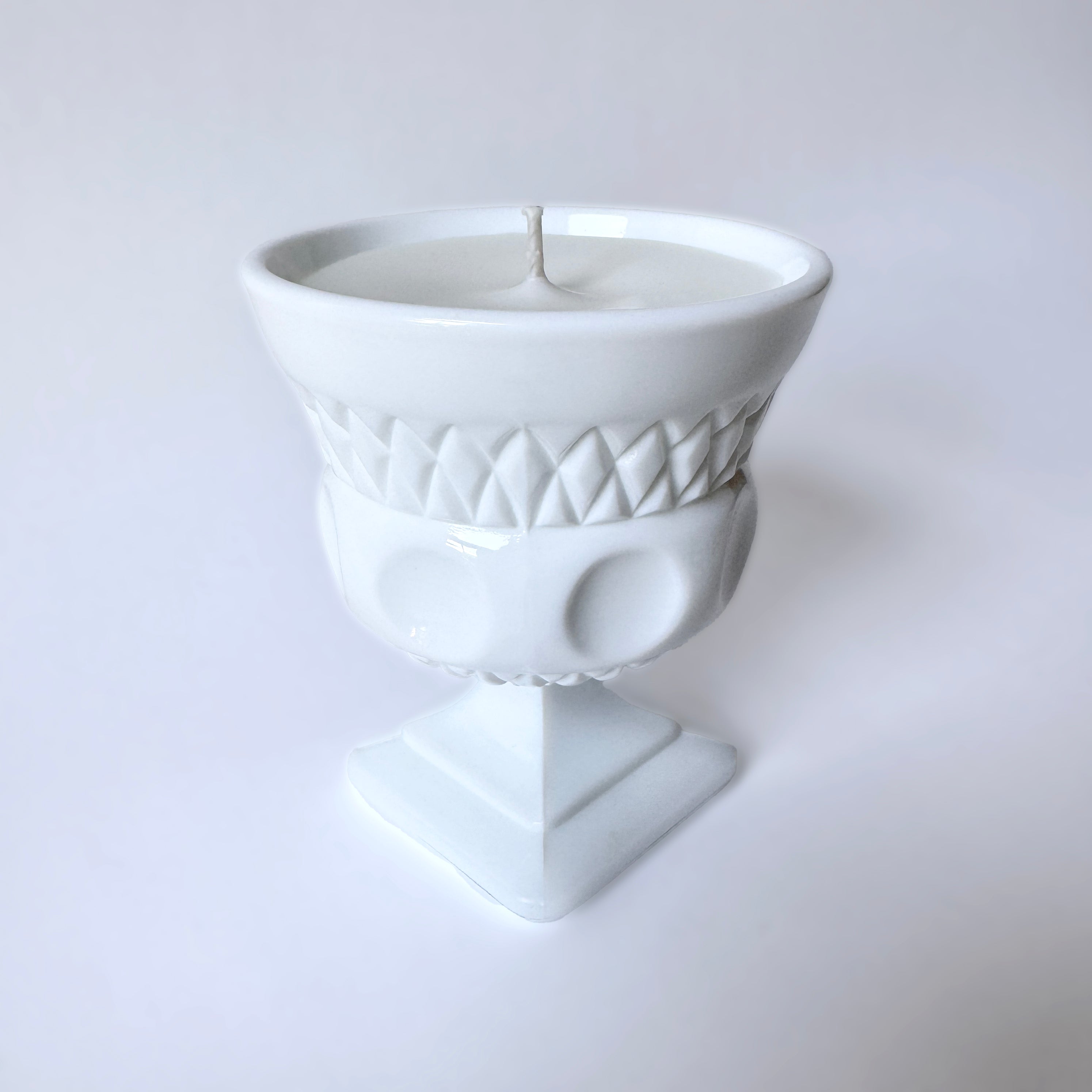 Kings Crown Pedestal Petite